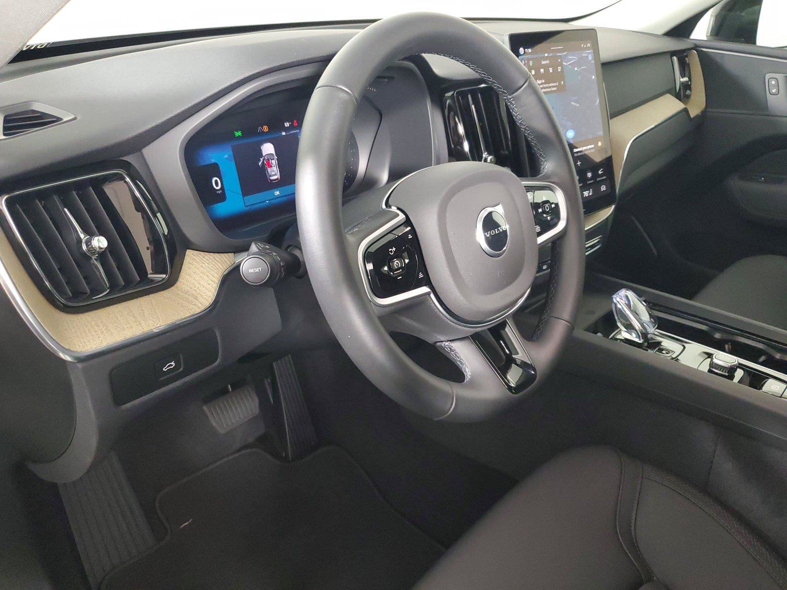 Used 2026 Volvo XC60 B5 Core w/ Climate Package AWD/4WD image 24