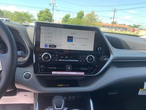 New 2026 Toyota Highlander Platinum AWD/4WD image 21