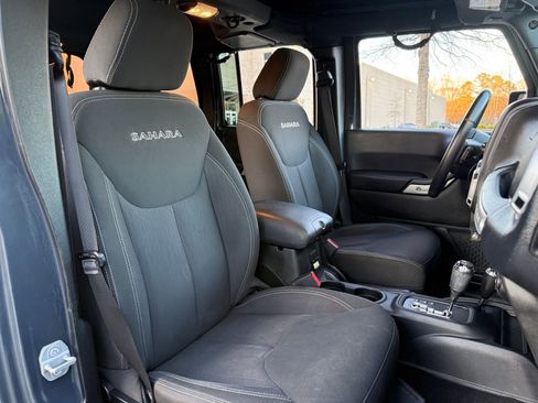 Used 2016 Jeep Wrangler Unlimited Sahara w/ Connectivity Group image 33