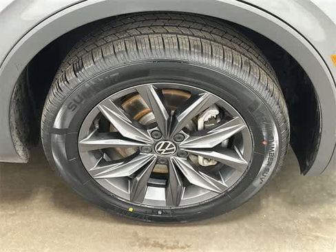Certified 2022 Volkswagen Tiguan SE image 6