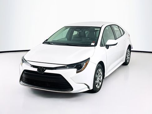 Used 2026 Toyota Corolla LE image 3