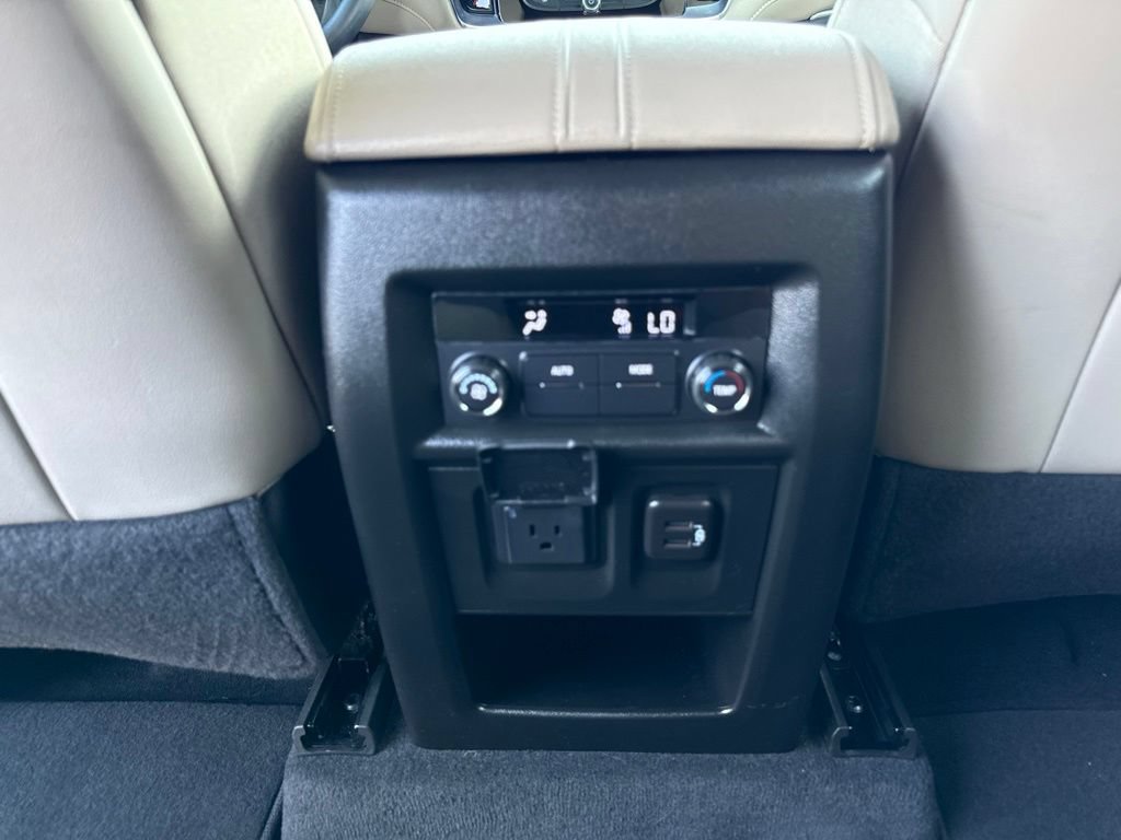 Used 2023 Chevrolet Traverse LT w/ LT Premium Package AWD/4WD image 24