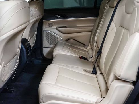 Used 2022 Jeep Grand Cherokee L Limited RWD image 18