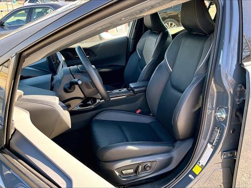 Used 2023 Toyota Prius Limited w/ Limited Premium Package image 8