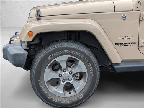 Used 2016 Jeep Wrangler Unlimited Sahara w/ Connectivity Group AWD/4WD image 14