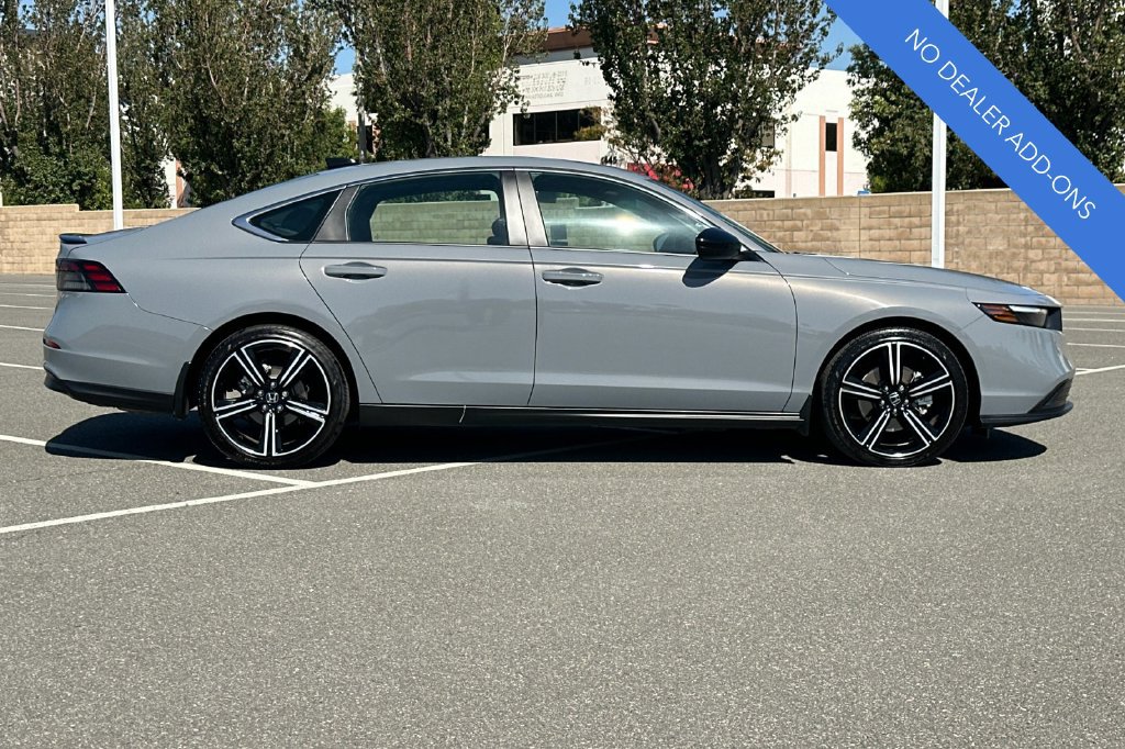 Used 2025 Honda Accord Sport image 3
