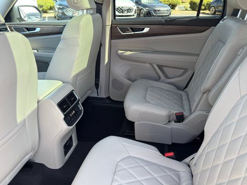 Used 2025 Volkswagen Atlas SEL Premium R-Line AWD/4WD image 29