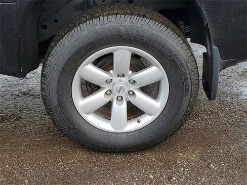 Used 2015 Nissan Titan S image 5