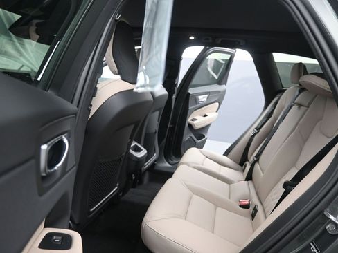 New 2026 Volvo XC60 B5 Core w/ Climate Package image 18