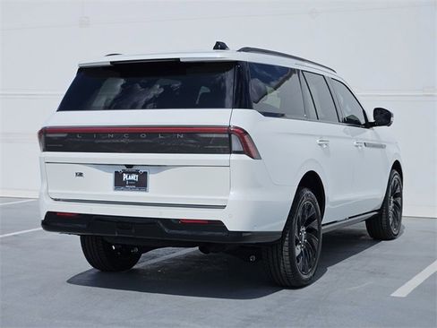 New 2025 Lincoln Navigator Reserve w/ Jet Appearance Package image 7