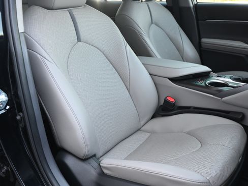 Used 2024 Toyota Camry XLE image 34