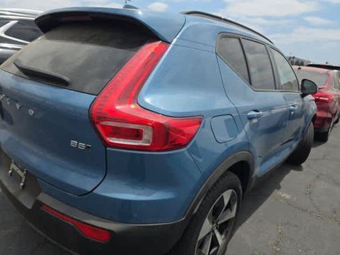 Used 2025 Volvo XC40 B5 Plus AWD/4WD image 2