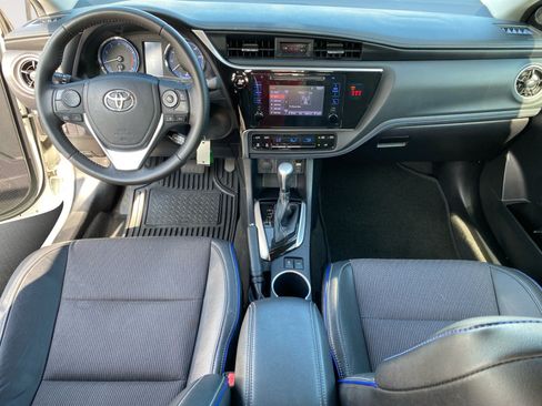 Used 2018 Toyota Corolla SE FWD image 12