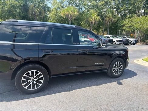 Used 2025 Ford Expedition Platinum AWD/4WD image 3