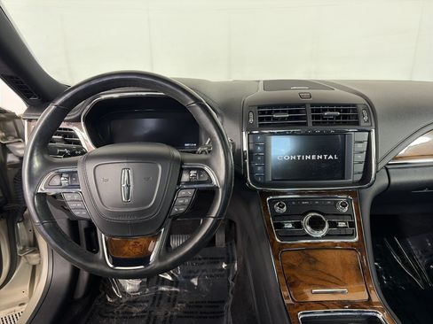 Used 2017 Lincoln Continental Reserve w/ Climate Package AWD/4WD image 3
