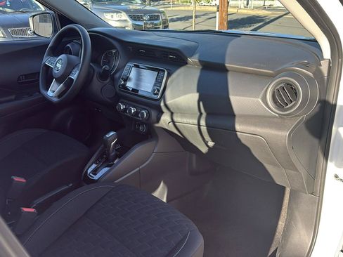 Used 2022 Nissan Kicks S FWD image 12