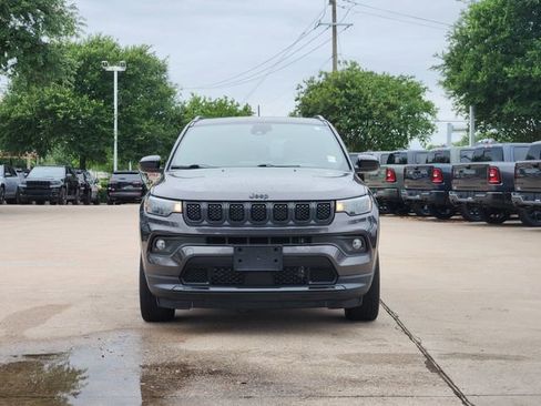 Used 2023 Jeep Compass Latitude w/ Sun and Sound Group AWD/4WD image 2