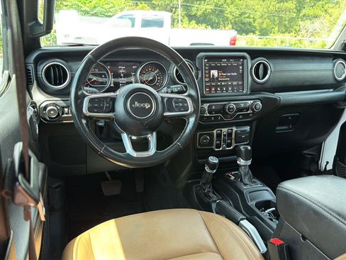 Used 2021 Jeep Wrangler Unlimited Sahara w/ Dual Top Group AWD/4WD image 18