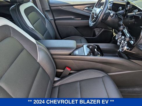 Used 2024 Chevrolet Blazer EV LT AWD/4WD image 31