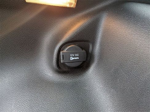 Used 2019 Jeep Cherokee Limited w/ Technology Group image 31