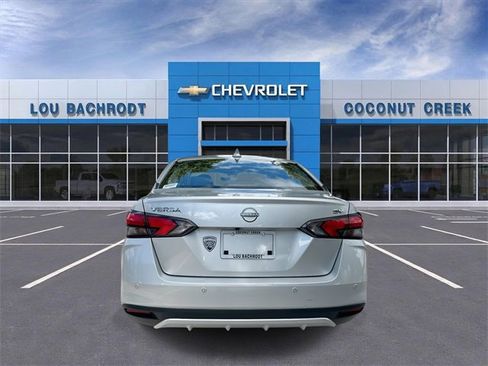 Used 2023 Nissan Versa SV image 7