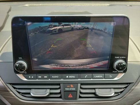 Used 2024 Nissan Altima 2.5 SV FWD image 22
