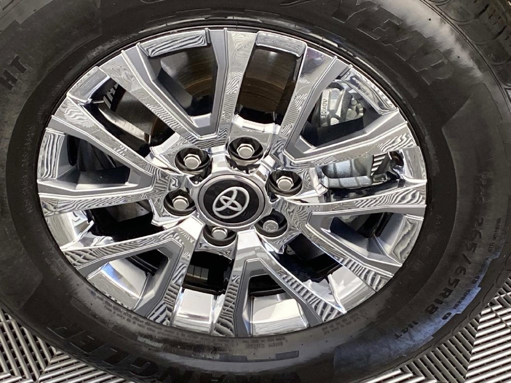Used 2025 Toyota Tacoma Limited AWD/4WD image 28