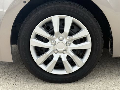 Used 2015 Toyota Corolla LE FWD image 12