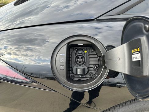 New 2025 Hyundai Ioniq 6 SE image 32