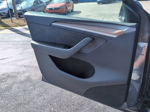 Used 2023 Tesla Model Y Long Range image 19