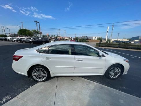 Used 2018 Toyota Avalon Limited FWD image 6