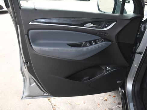 Used 2024 Buick Enclave Premium image 9