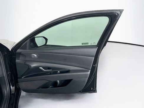 Used 2025 Hyundai Elantra SEL w/ Cargo Package FWD image 33