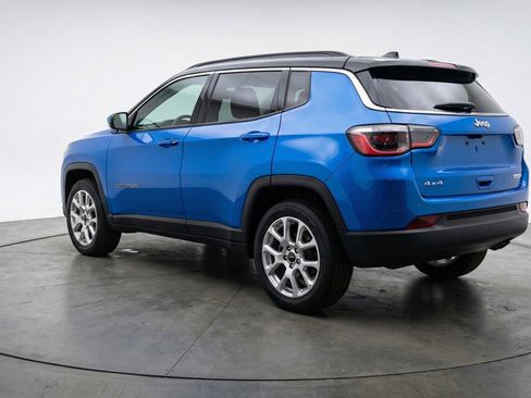 Used 2025 Jeep Compass Limited image 5