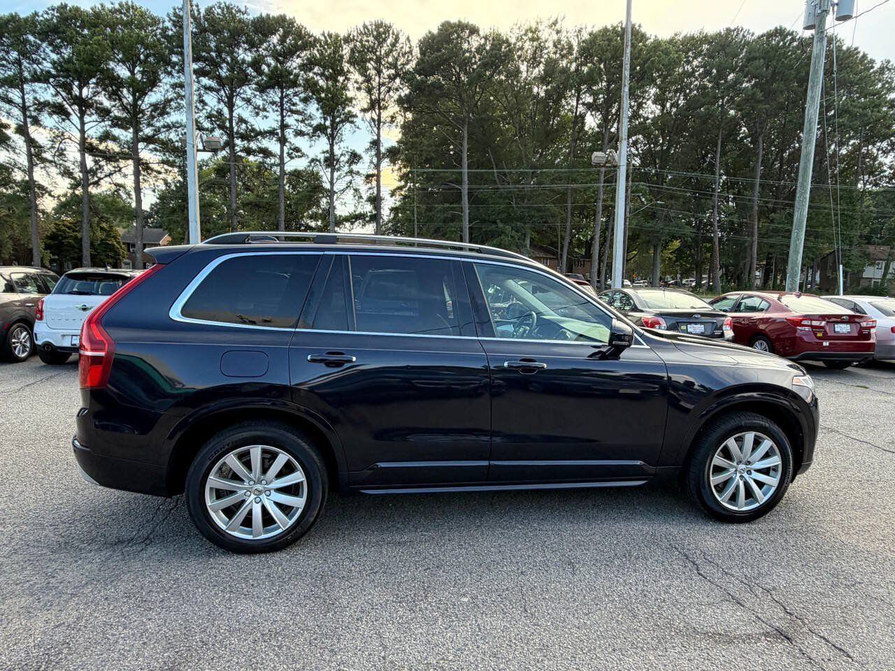 Used 2016 Volvo XC90 T6 Momentum AWD/4WD image 4