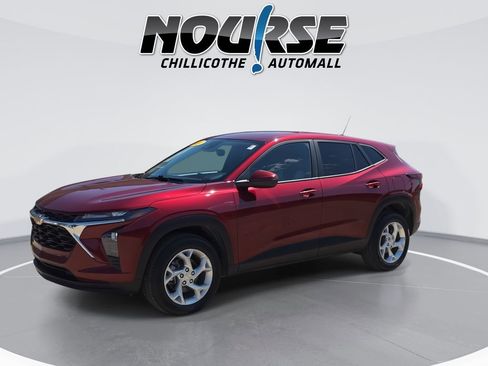 Used 2024 Chevrolet Trax LS w/ LS Convenience Package FWD image 4