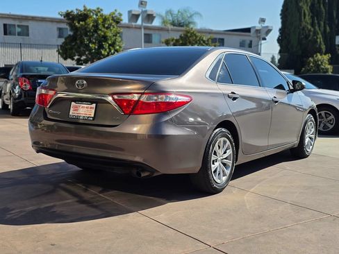 Used 2017 Toyota Camry LE FWD image 12