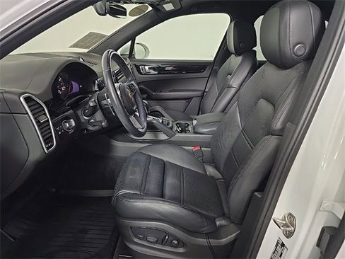 Certified 2022 Porsche Cayenne image 5