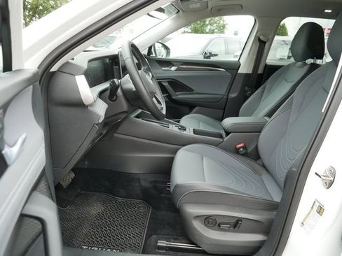 Certified 2026 Volkswagen Tiguan SE AWD/4WD image 12