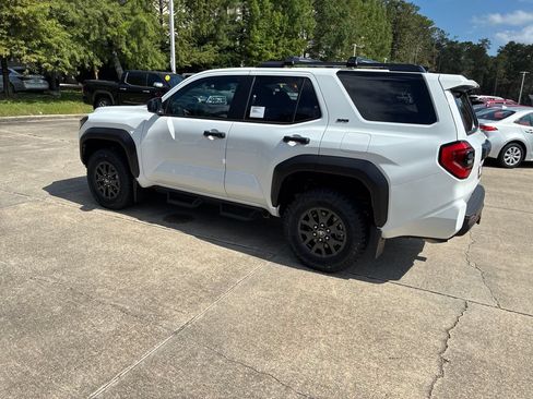 New 2026 Toyota 4Runner SR5 AWD/4WD image 3