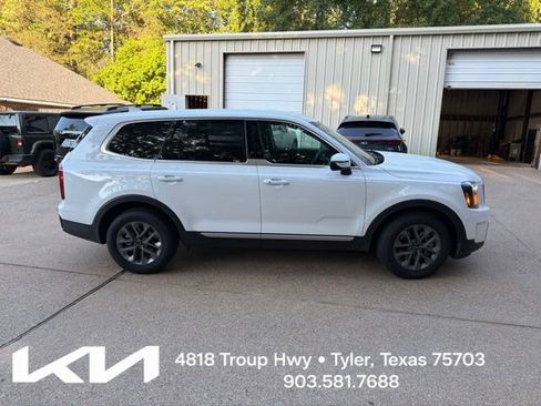 Certified 2025 Kia Telluride LX FWD image 13