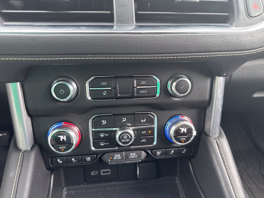 Used 2023 GMC Yukon SLT w/ SLT Luxury Package AWD/4WD image 17