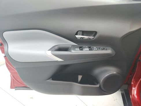 Used 2023 Nissan Kicks SR w/ SR Premium Package FWD image 28