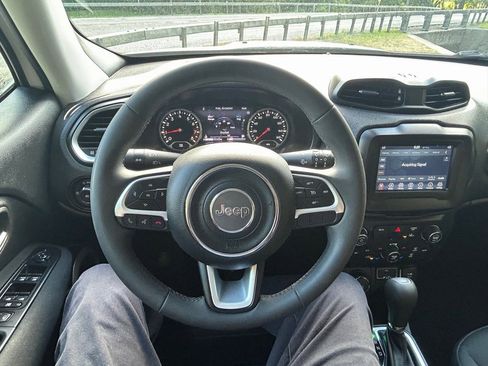 Used 2021 Jeep Renegade Latitude image 11