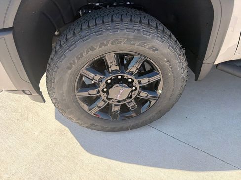 New 2026 GMC Sierra 2500 AT4 AWD/4WD image 11