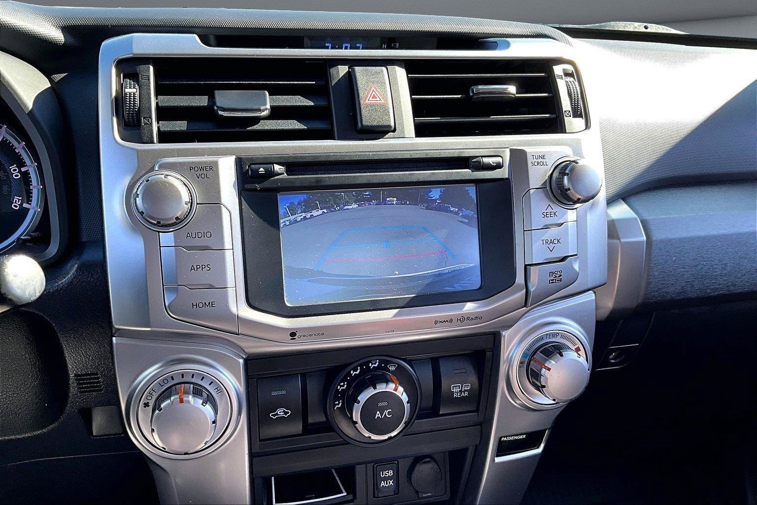 Used 2018 Toyota 4Runner SR5 AWD/4WD image 15