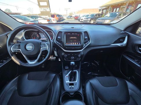 Used 2016 Jeep Cherokee Trailhawk w/ Cold Weather Group image 21