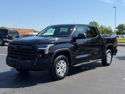 Used 2023 Toyota Tundra SR5 w/ SR5 Premium Package AWD/4WD image 9