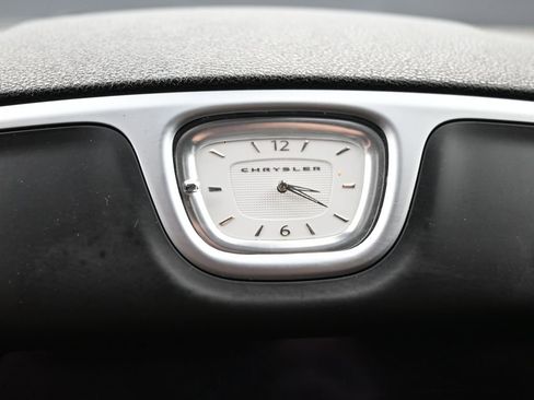 Used 2023 Chrysler 300 Touring w/ Sport Appearance Package RWD image 18