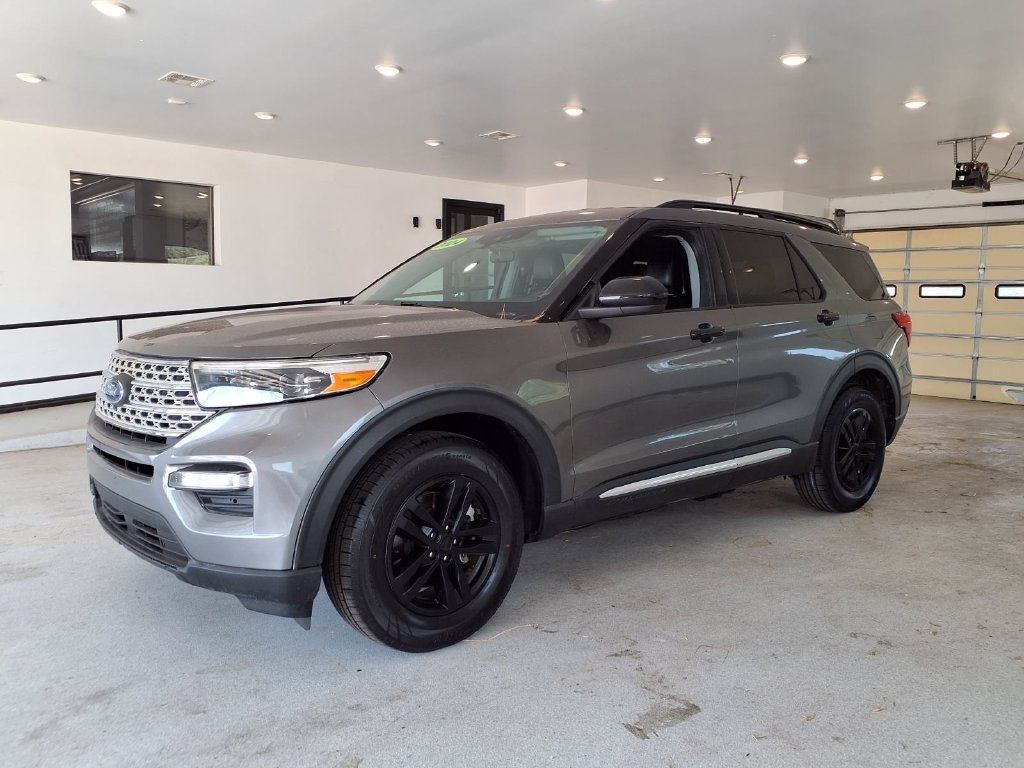 Used 2024 Ford Explorer XLT w/ Equipment Group 202A RWD image 2